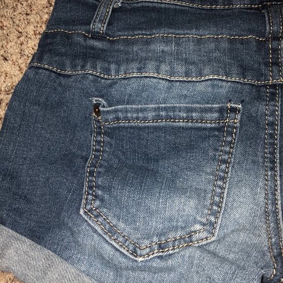 Shorts - Picture 3 of 5